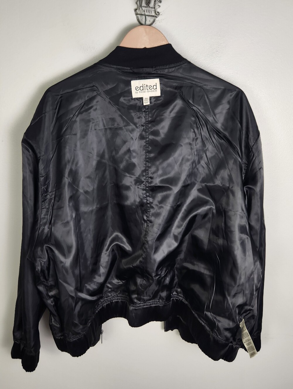 NWOT Edited By Remi Bader Women's Black Satin Bomber Jacket Size 2X #748 - Picture 9 of 12